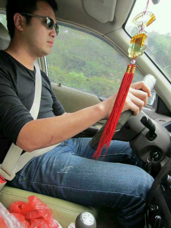 熊猫的第一张照片--贺州闪婚服务中心